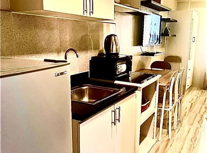 Across Sm Sunvida Tower Unit Bed & Breakfast